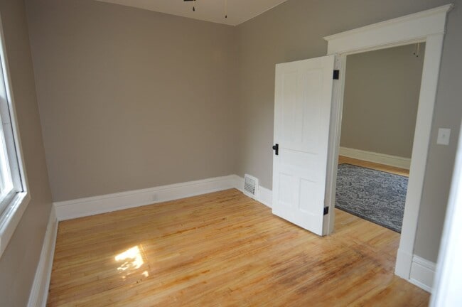 Building Photo - One of a Kind 2 bed 1 bath Single-Family Home