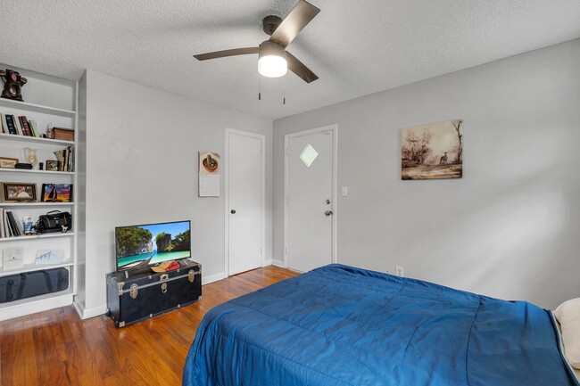 Building Photo - 1630 Sharkey St