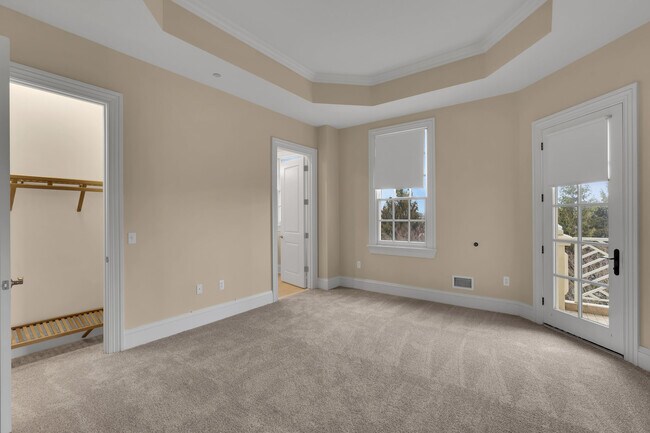 Building Photo - 1021 Oval Rd