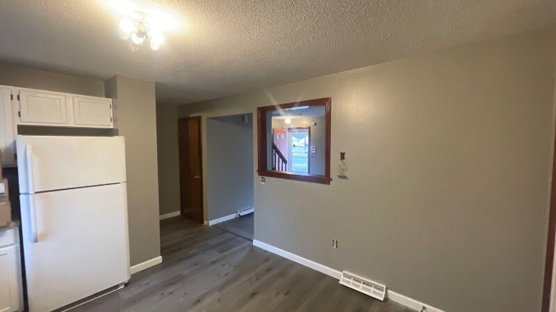 Building Photo - 65 Wisteria St