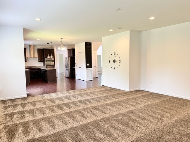 Building Photo - CLOSE TO BROOKE POINT VRE - LARGE ACREAGE HOME - STAFFORD- BASEMENT KITCHENETTE