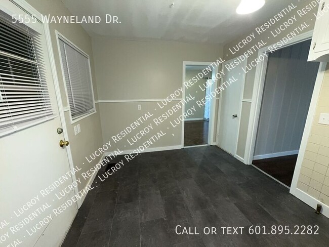 Building Photo - 5555 Wayneland Dr