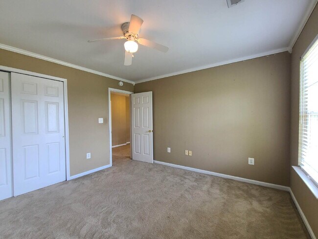 Building Photo - 5 BR, 4 BA Colonial in Lee's Hill