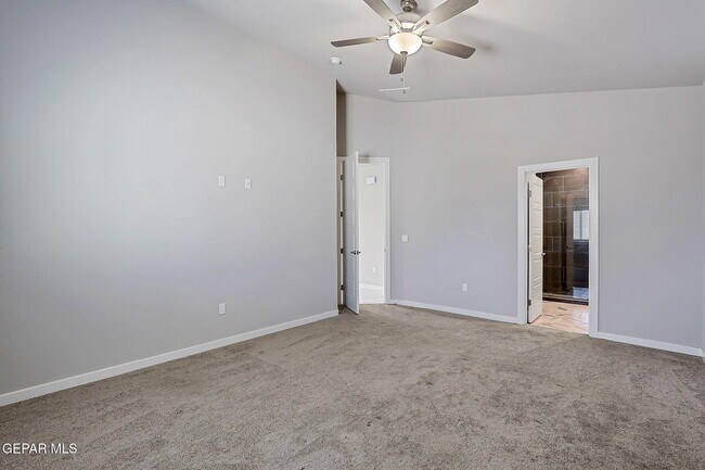 Building Photo - 12616 Zollinger Ave