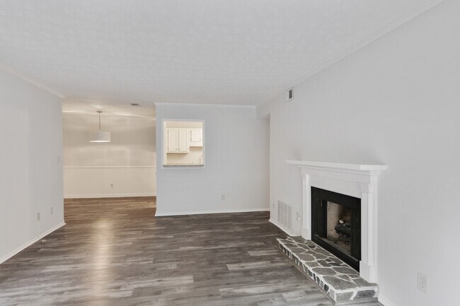 Living area - 1203 Vicksburg Pl