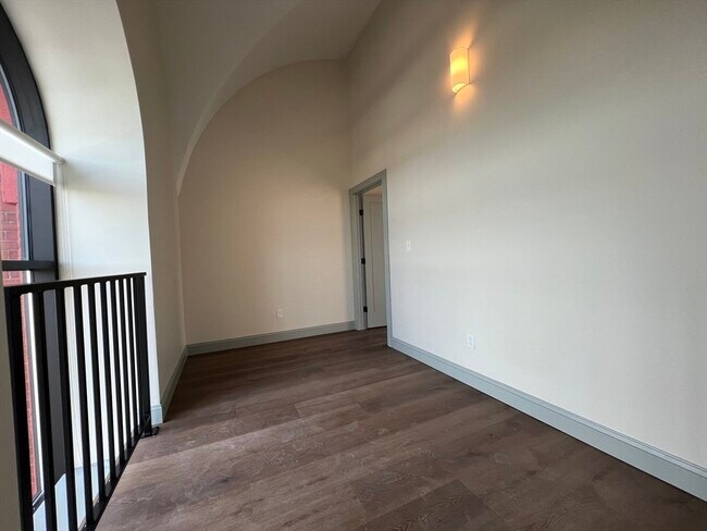 Building Photo - 160 Seabury St