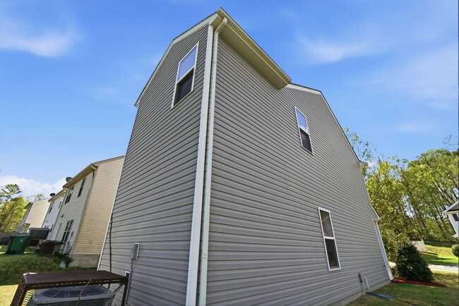 Building Photo - 4-bedroom with Water Front View