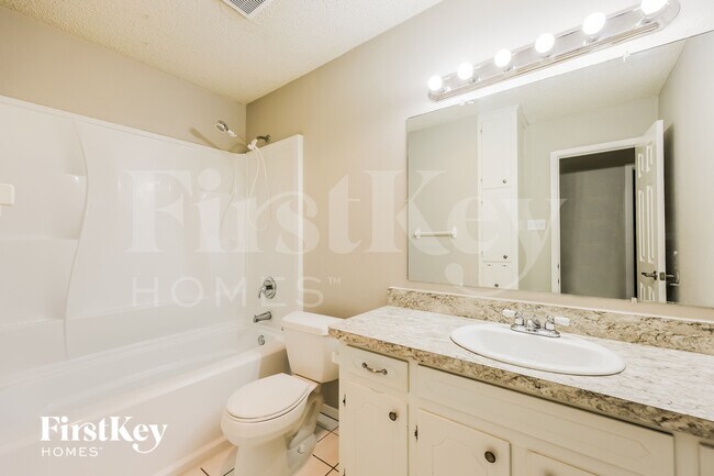 Building Photo - 813 Rose St