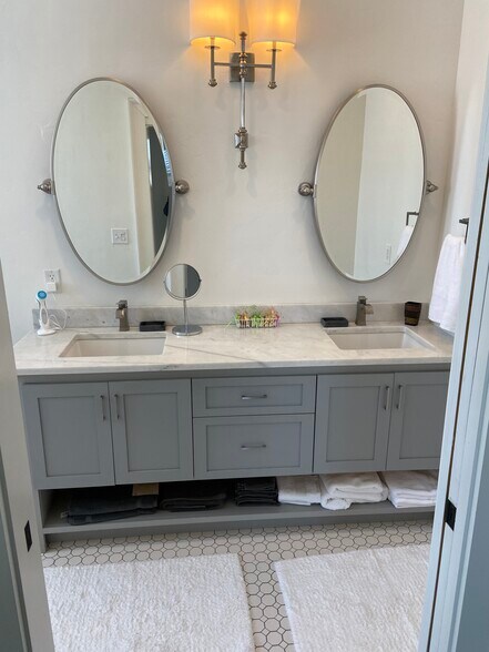Master Bath - 15 Barnes St