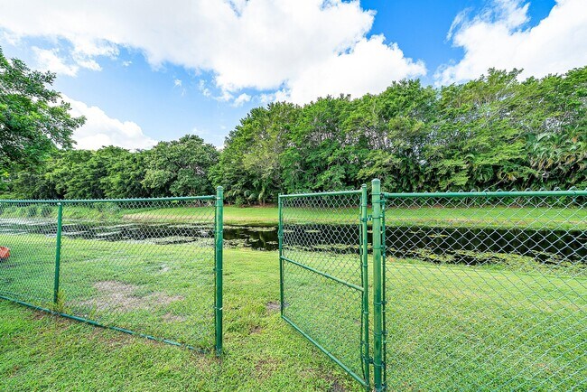 Building Photo - 1252 Raintree Ln