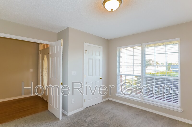 Building Photo - 6307 Ironside Dr S