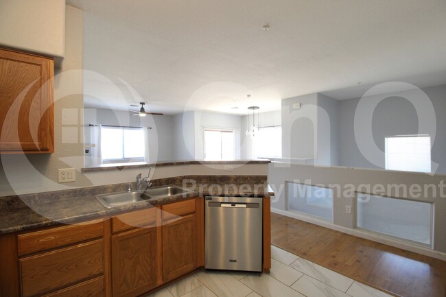 Building Photo - 525 N Miller Rd