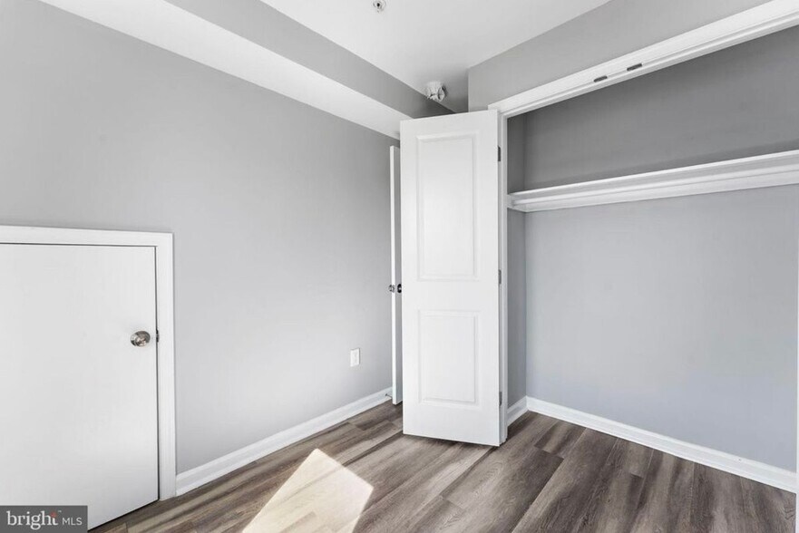 Building Photo - 624 20th St NE