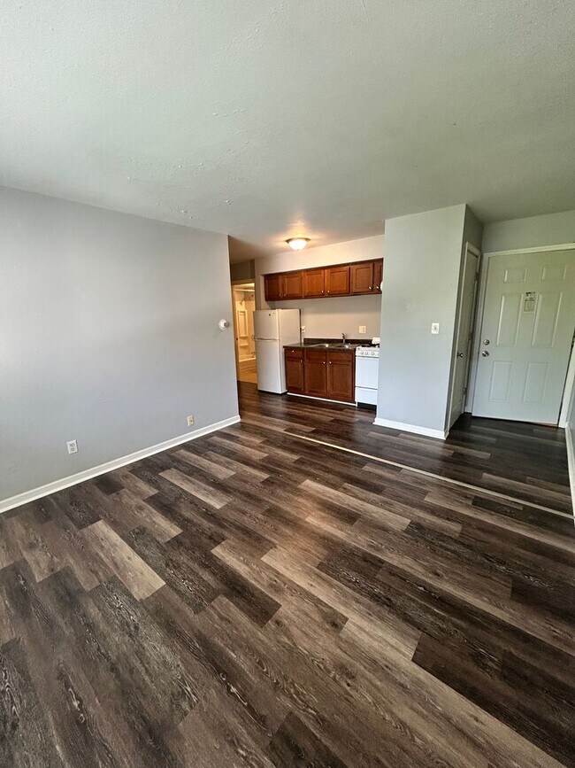 Interior Photo - 1418 W Mitchell St
