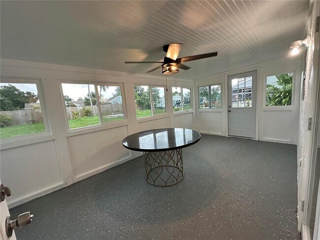 Building Photo - 4300 Avanti Cir