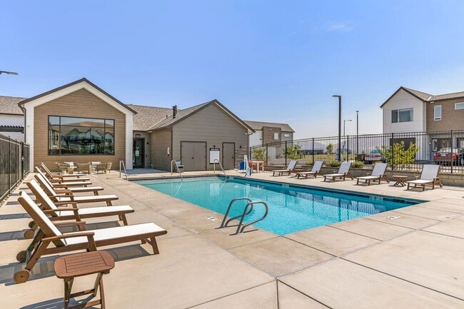 Building Photo - West Vine Townhomes