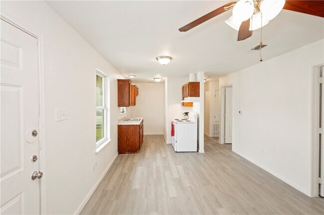 Building Photo - 1802 16th St