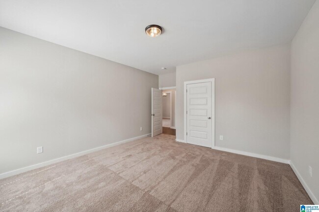 Building Photo - 129 Kings Wy