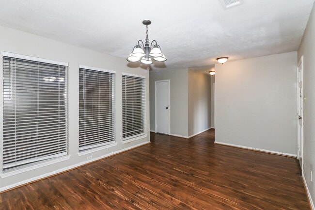 Building Photo - 1308 Wilson Dr