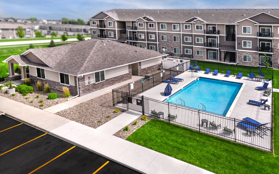 Alice Patricia Apartments 714 NE Alices Rd Waukee IA 50263