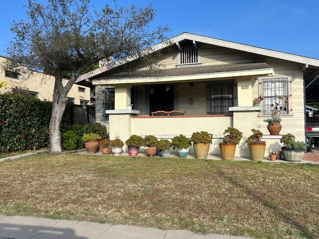 Building Photo - 2114 S Rimpau Blvd