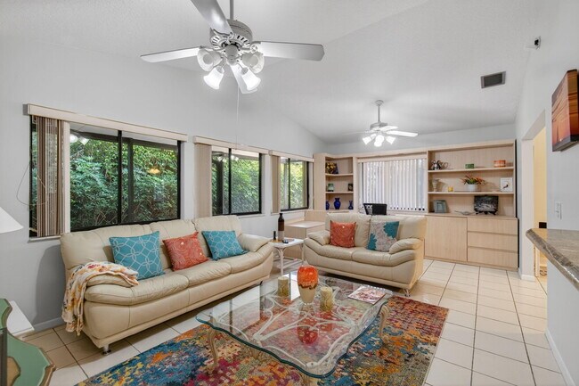 Building Photo - 2925 Riviera Dr
