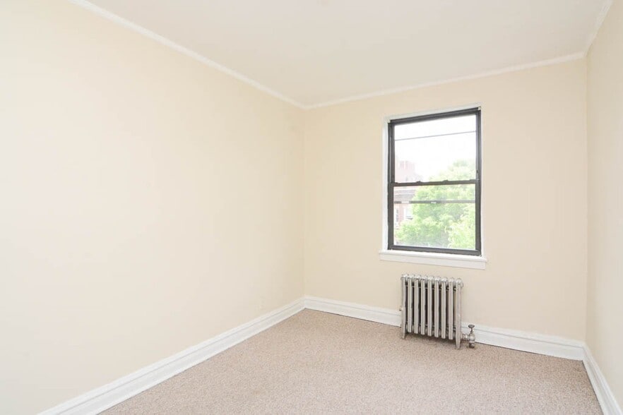 Building Photo - 4842 N Damen Ave