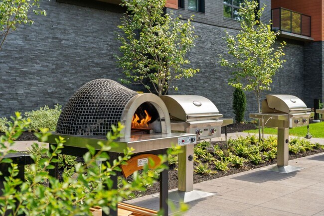 Building Photo - ONE25: Pet-Friendly 1-Bed with Balcony, Do...