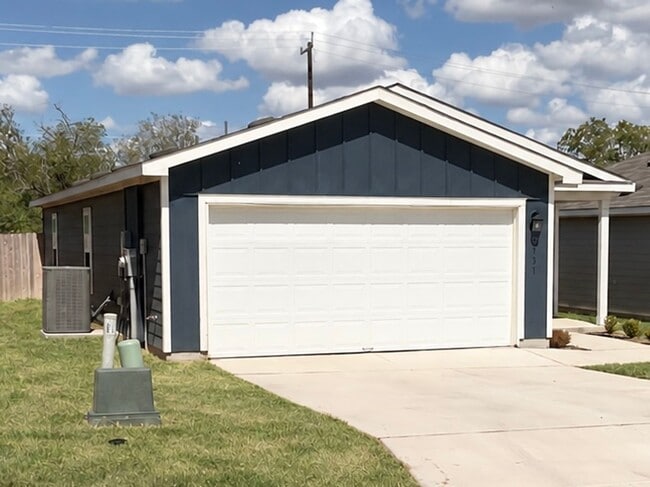 Building Photo - 5731 Falcon Pt