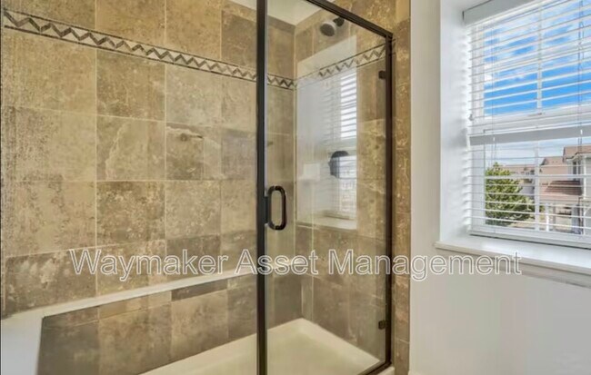 Building Photo - 10904 Cascading Spring Cir