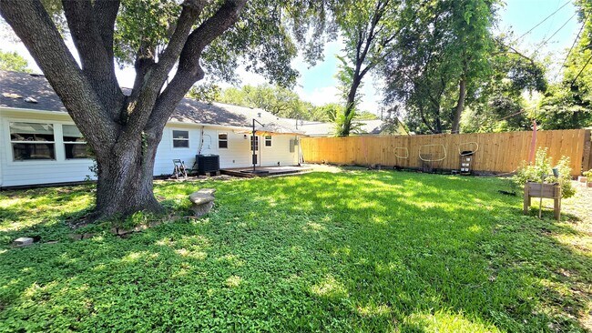 Building Photo - 4018 Woodfox St