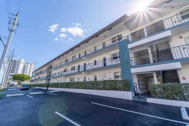 Building Photo - 1501 S Ocean Blvd