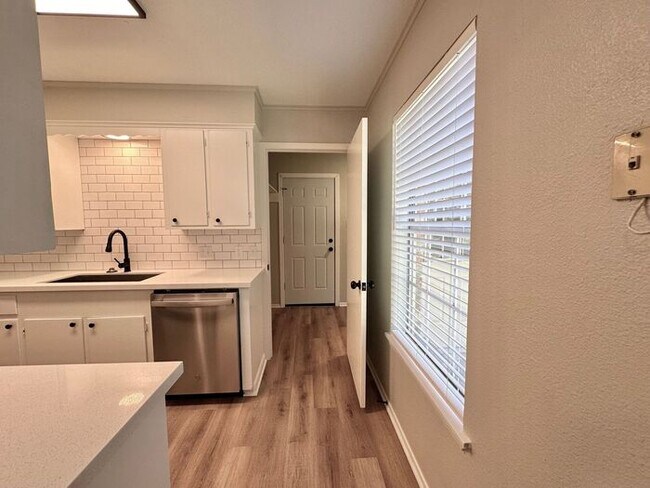 Building Photo - Available Now! 3 Bedroom 2.5 Bath Duplex i...