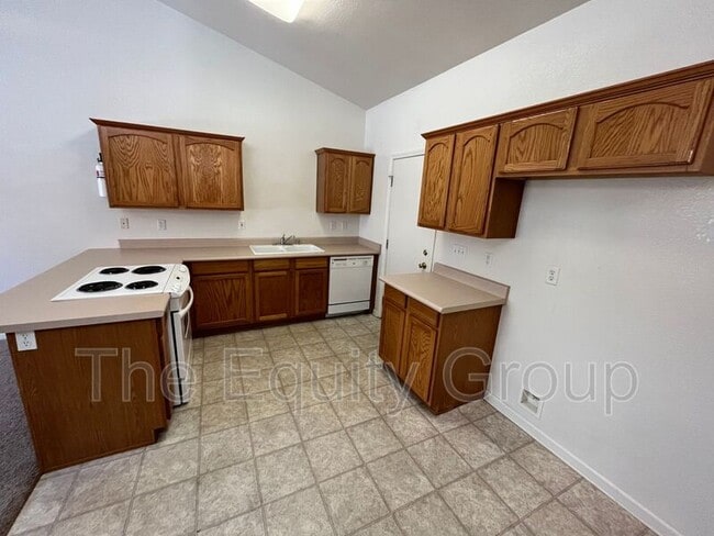 Building Photo - 2329 W Sunnyside Ave