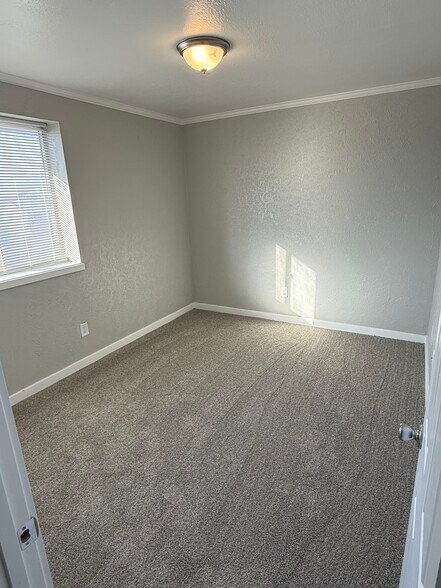 Building Photo - 505 Clough St