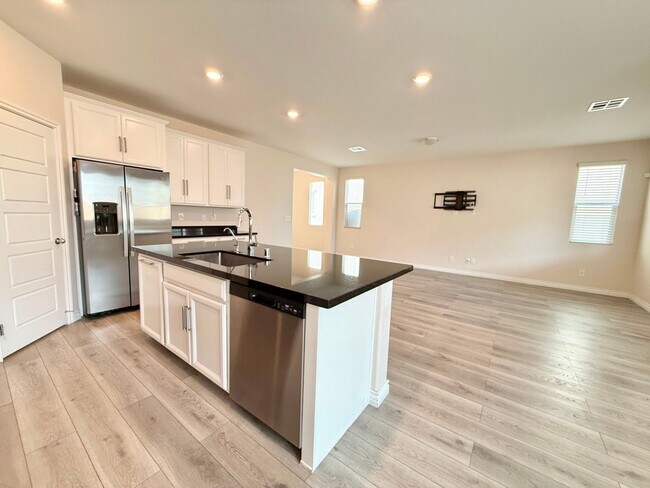Building Photo - Gorgeous Home waiting for you!