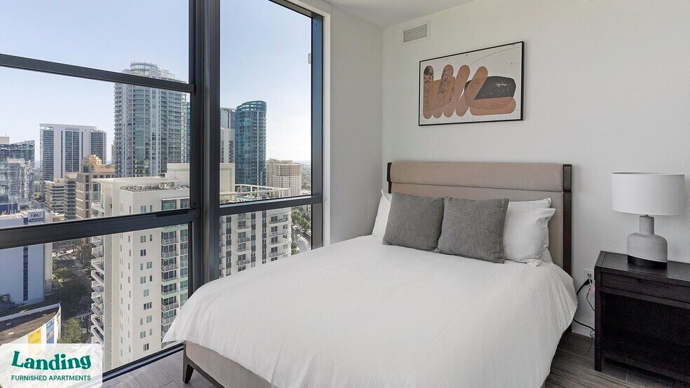 Building Photo - 301 SW 1st Ave