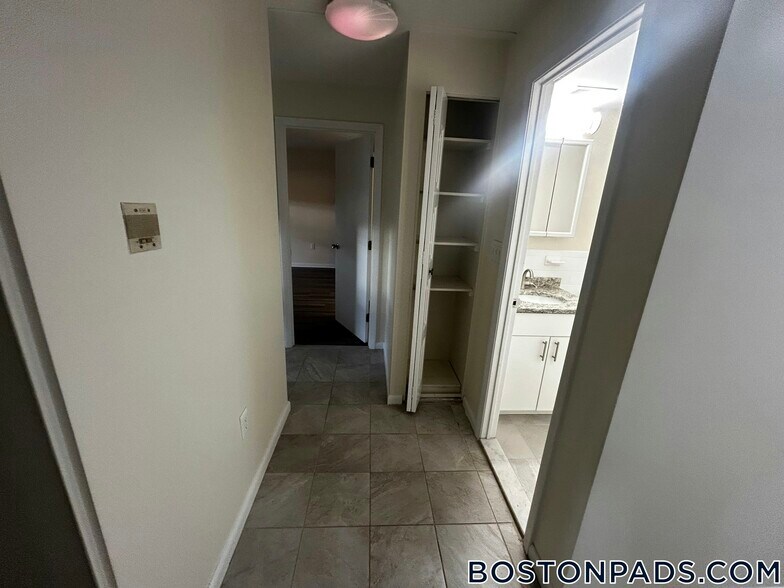 Building Photo - 51 Hill Rd