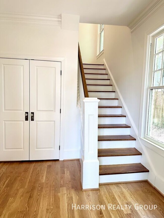 Building Photo - Beautifully Renovated Home In Historic Boy...