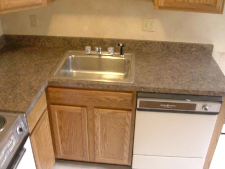 Building Photo - 749 S Millvale Ave