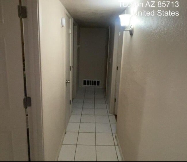Building Photo - 1601 W San Ricardo Blvd