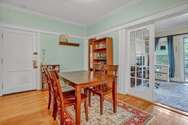 Building Photo - 8 Radcliffe Rd