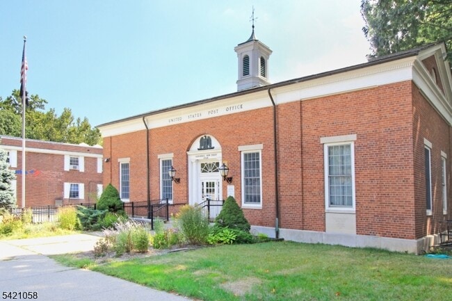 Building Photo - 10 Lincoln St