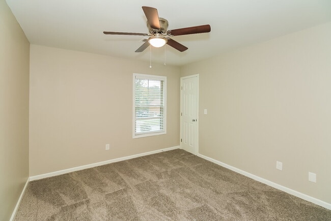 Building Photo - 287 Whaleys Lake Dr