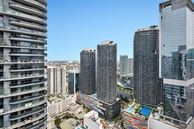 Building Photo - 1010 Brickell Ave