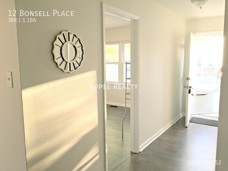 Building Photo - 12 Bonsell Pl