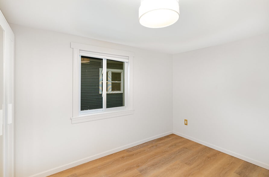 Building Photo - 1405 S Park St