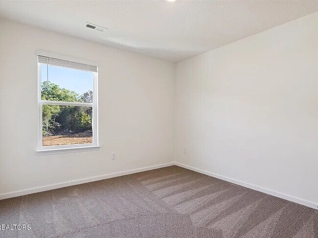 Building Photo - KODAK LOCATION! Lots of Amenities!!