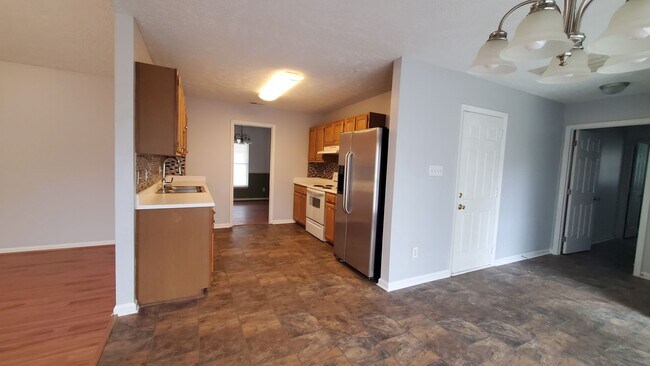 Building Photo - 2823 Franzia Dr