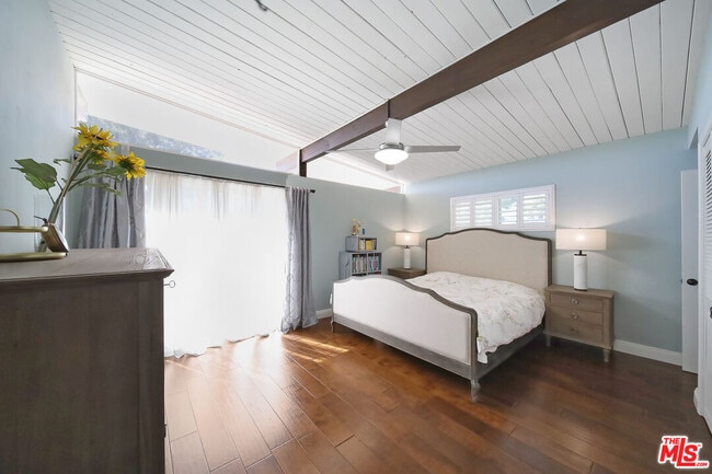 Building Photo - 2260 Los Amigos St